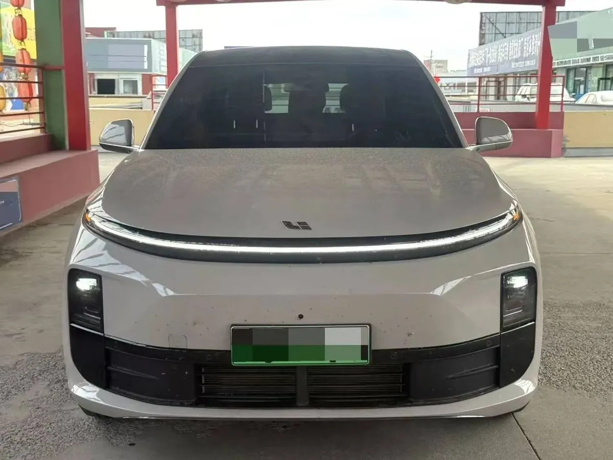 LI AUTO L6 PRO 2025