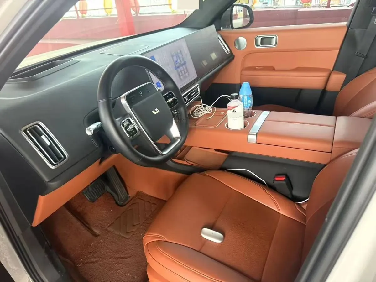LI AUTO L6 PRO 2025