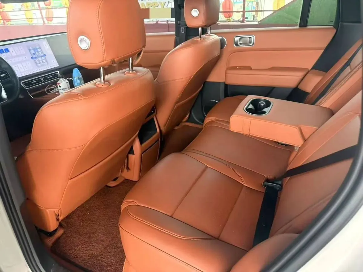 LI AUTO L6 PRO 2025