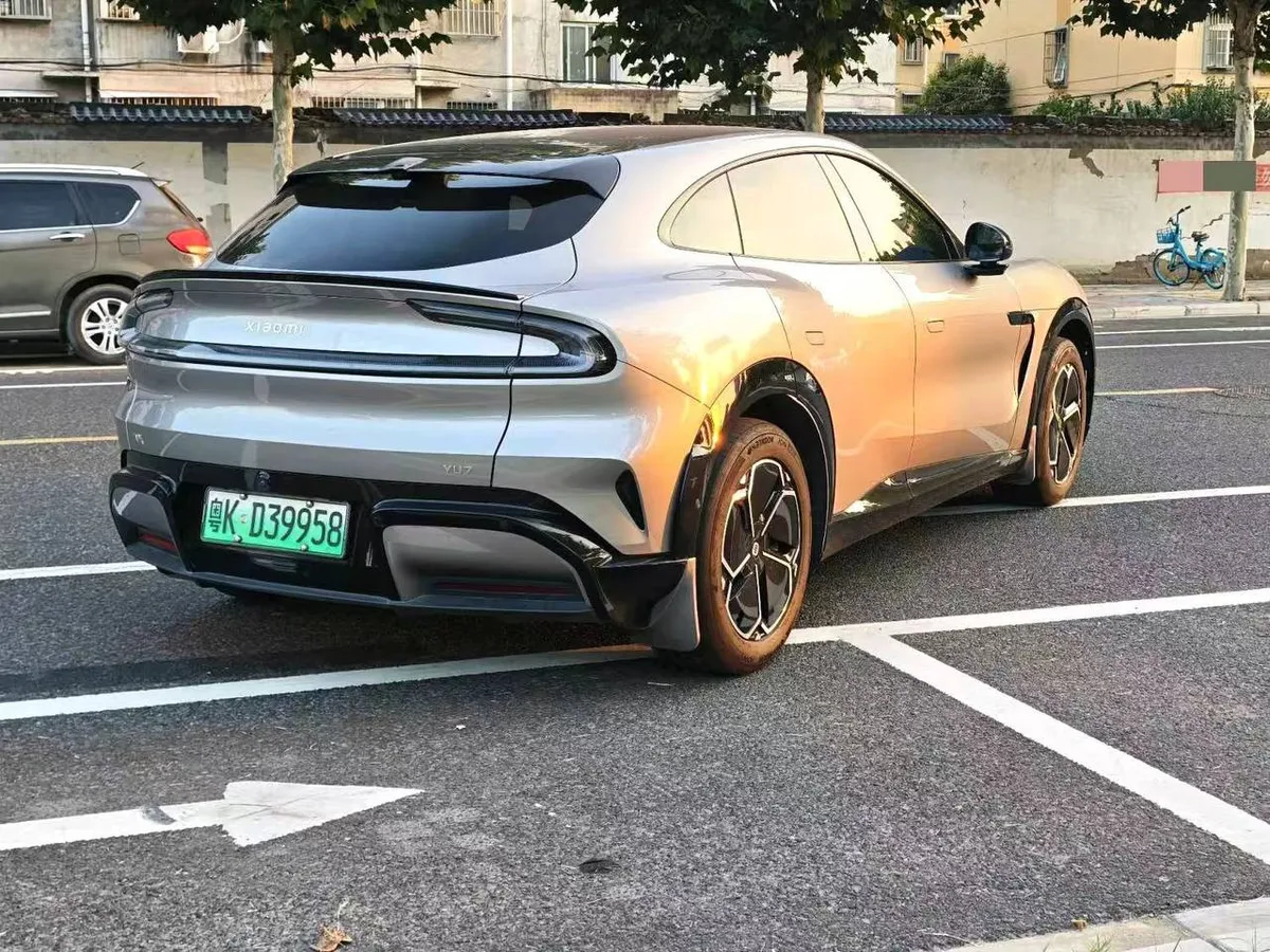 XIAOMI YU7 2025