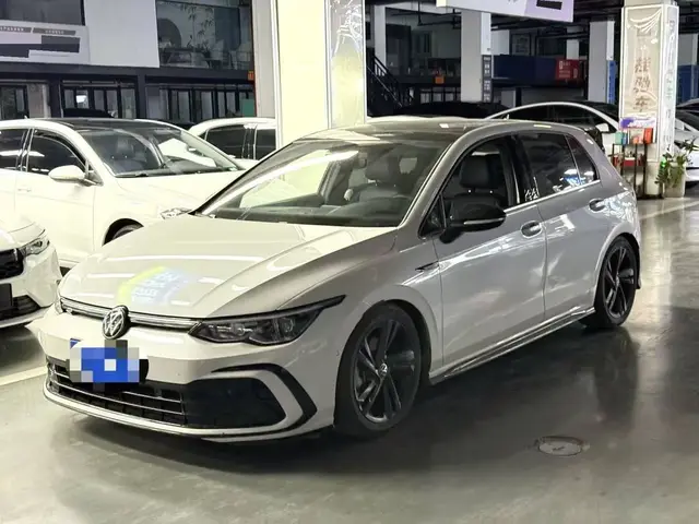 VOLKSWAGEN GOLF 8 R-LINE 2023