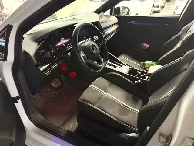 VOLKSWAGEN GOLF 8 R-LINE 2023