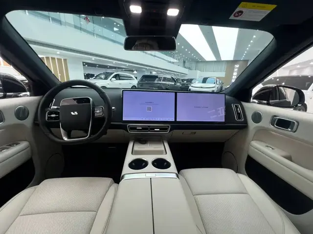 LI AUTO L6 PRO 2024