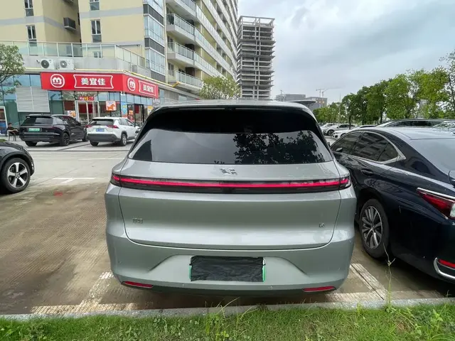 LI AUTO L6 PRO 2024