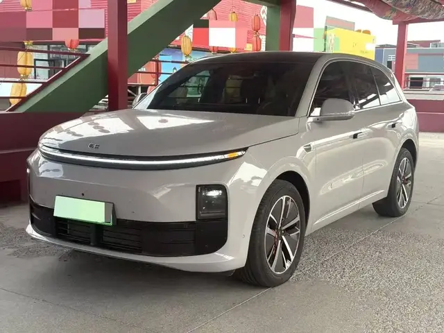 LI AUTO L6 PRO 2025