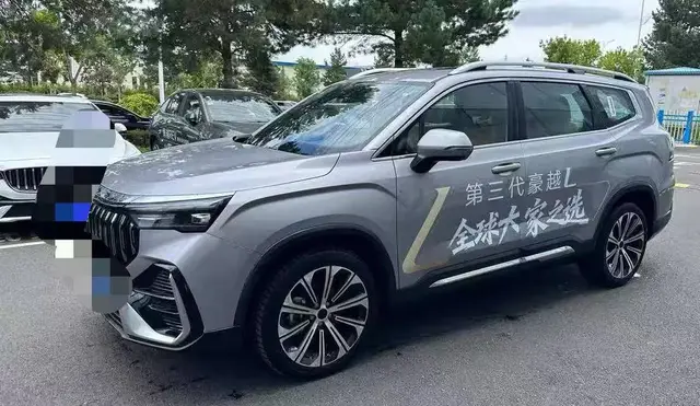 GEELY OKAVANGO 2025