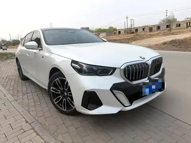 BMW 525LI M SPORT 2025