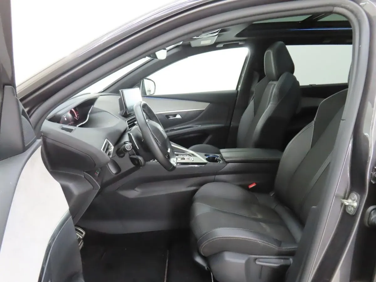PEUGEOT 5008 GT BLACK PACK 2022