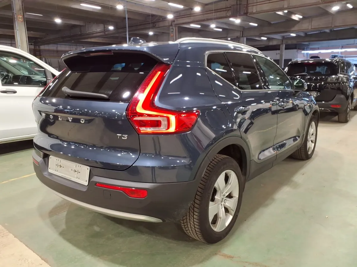 VOLVO XC40 2022