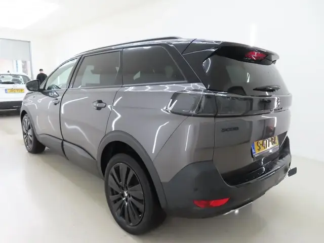 PEUGEOT 5008 GT BLACK PACK 2022