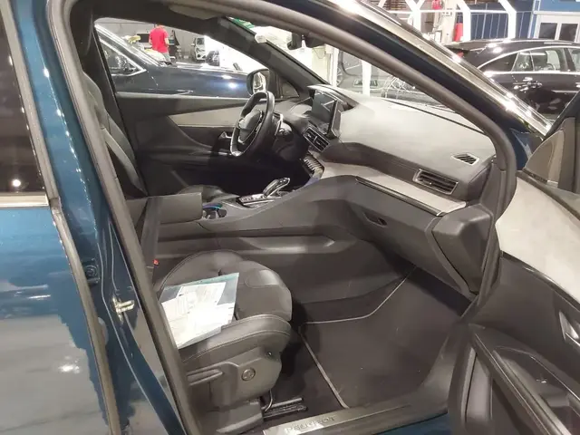 PEUGEOT 5008 GT 2021