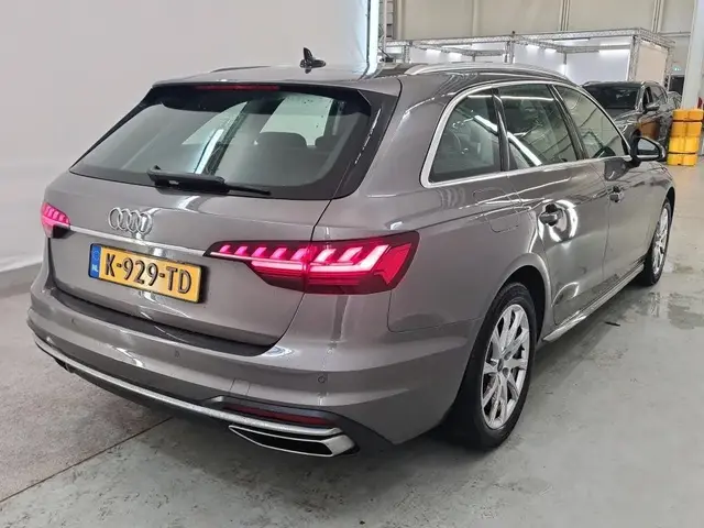 AUDI A4 AVANT 2 2021