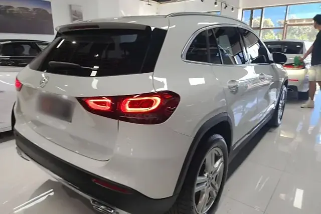 MERCEDES-BENZ GLA 200 2022