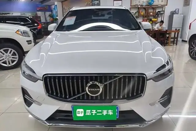 VOLVO XC60 2022