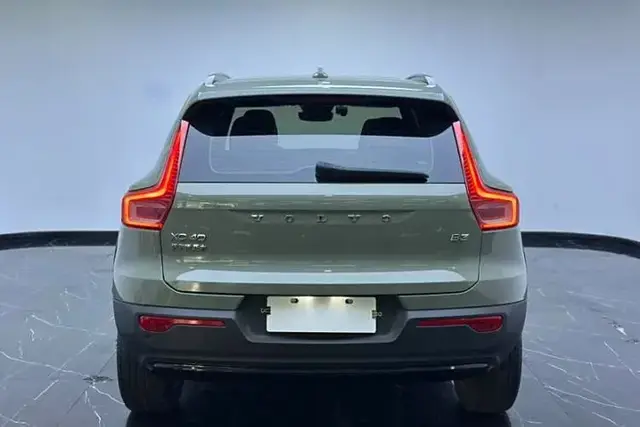 VOLVO XC40 2022