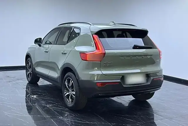 VOLVO XC40 2022