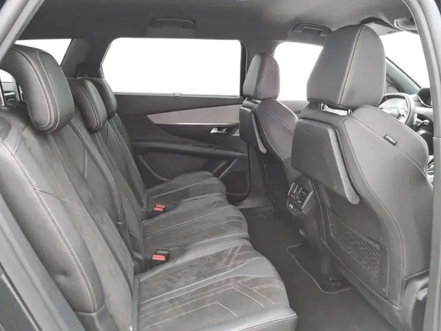PEUGEOT 5008 GT BLACK PACK 2022