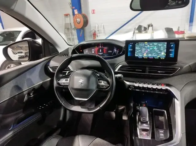 PEUGEOT 5008 2022