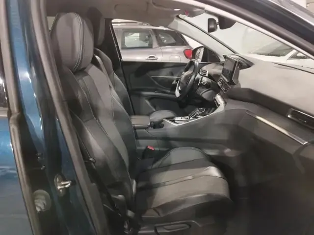 PEUGEOT 5008 2022