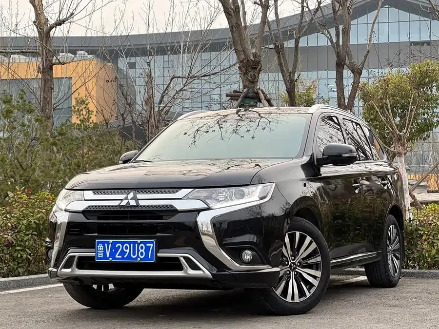 MITSUBISHI OUTLANDER 2.0L 2WD COMFORTLINE (5 МЕСТ) 2022