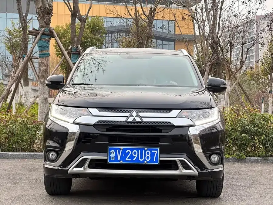 MITSUBISHI OUTLANDER 2.0L 2WD COMFORTLINE (5 МЕСТ) 2022