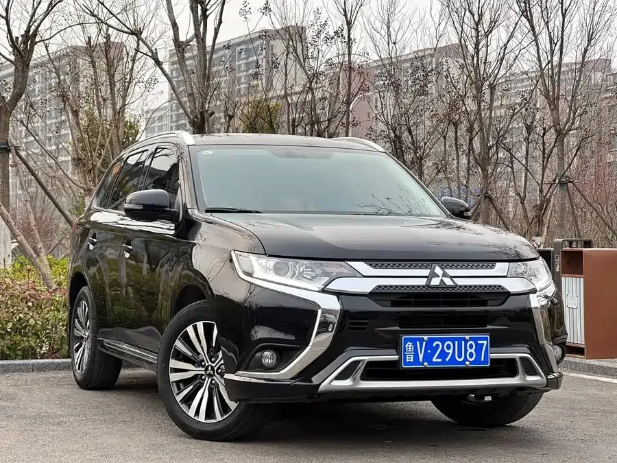 MITSUBISHI OUTLANDER 2.0L 2WD COMFORTLINE (5 МЕСТ) 2022