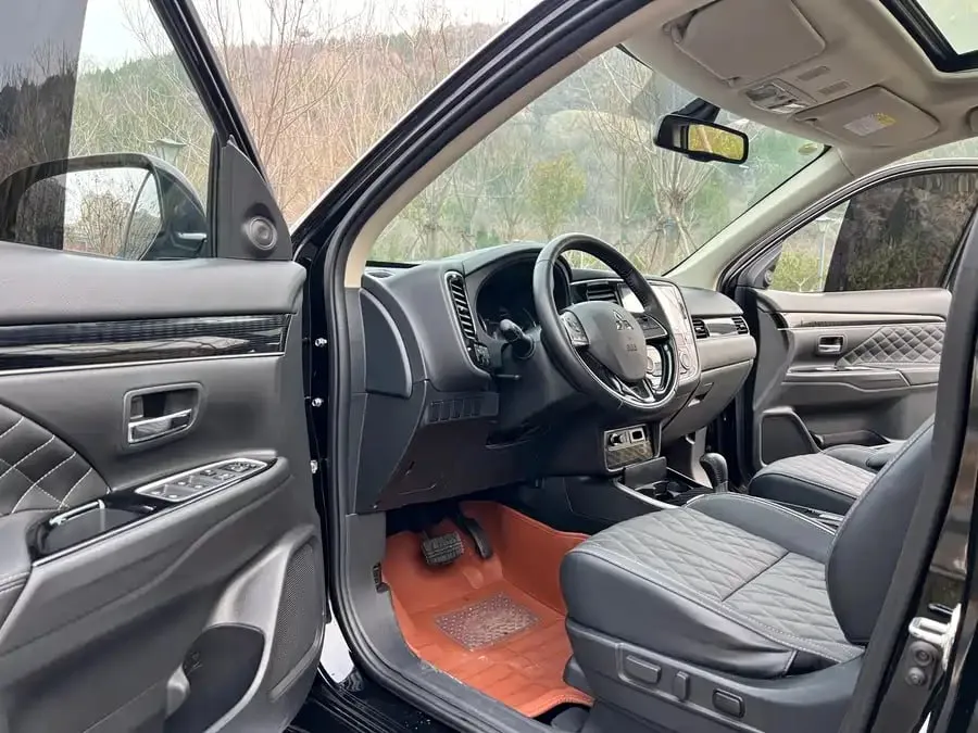 MITSUBISHI OUTLANDER 2.0L 2WD COMFORTLINE (5 МЕСТ) 2022