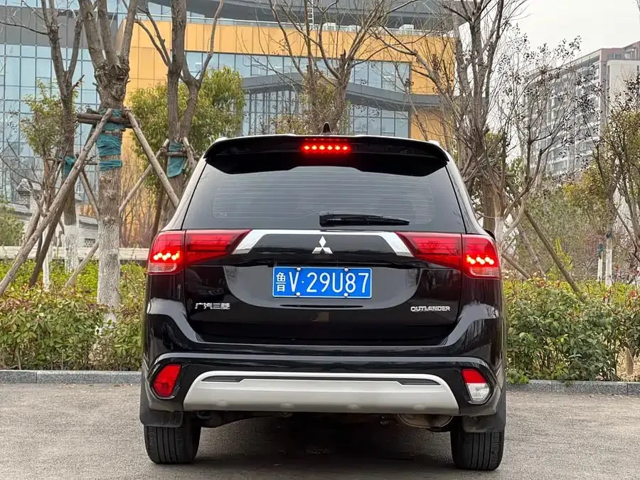 MITSUBISHI OUTLANDER 2.0L 2WD COMFORTLINE (5 МЕСТ) 2022