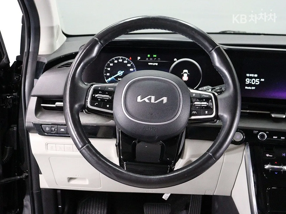 KIA CARNIVAL NOBLESSE 2022