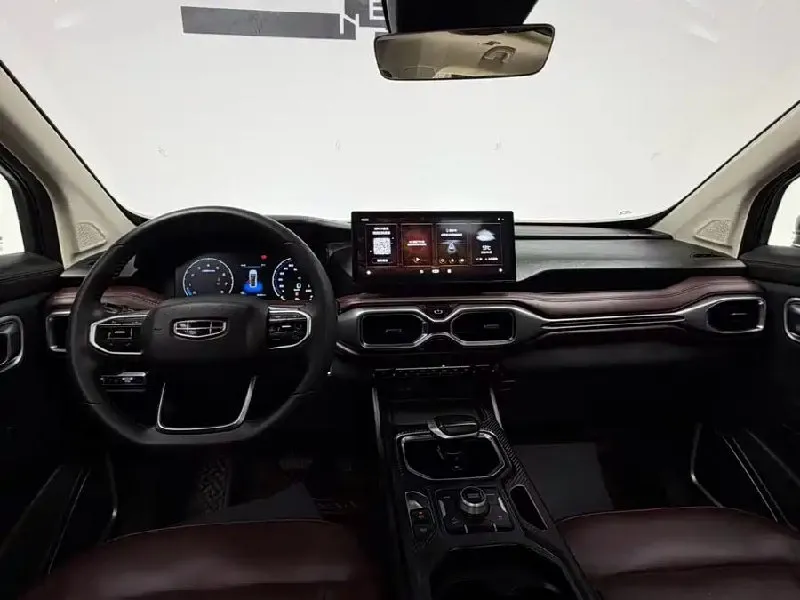 GEELY OKAVANGO 1.8TD DCT LUXURY (7 МЕСТ) 2022