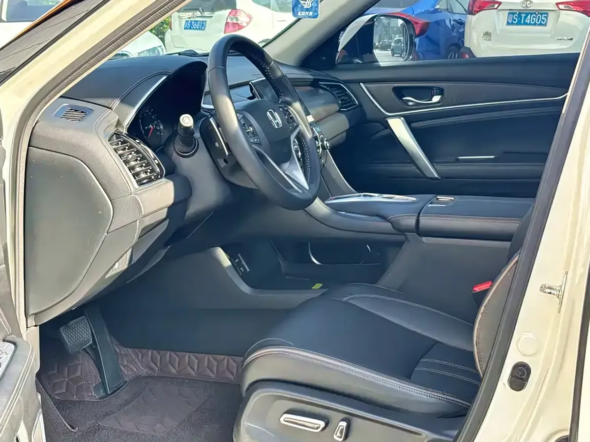 HONDA AVANCIER 370TURBO 4WD PREMIUM EDITION (TWO-TONE) 2022