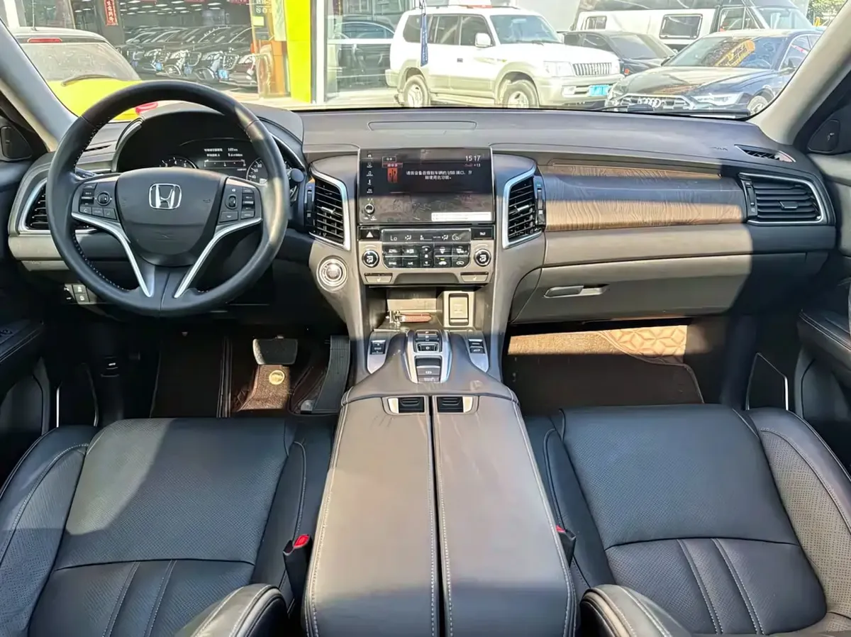 HONDA AVANCIER 370TURBO 4WD PREMIUM EDITION (TWO-TONE) 2022