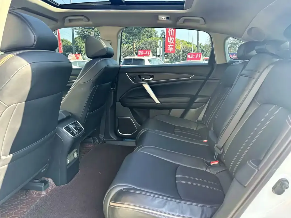 HONDA AVANCIER 370TURBO 4WD PREMIUM EDITION (TWO-TONE) 2022