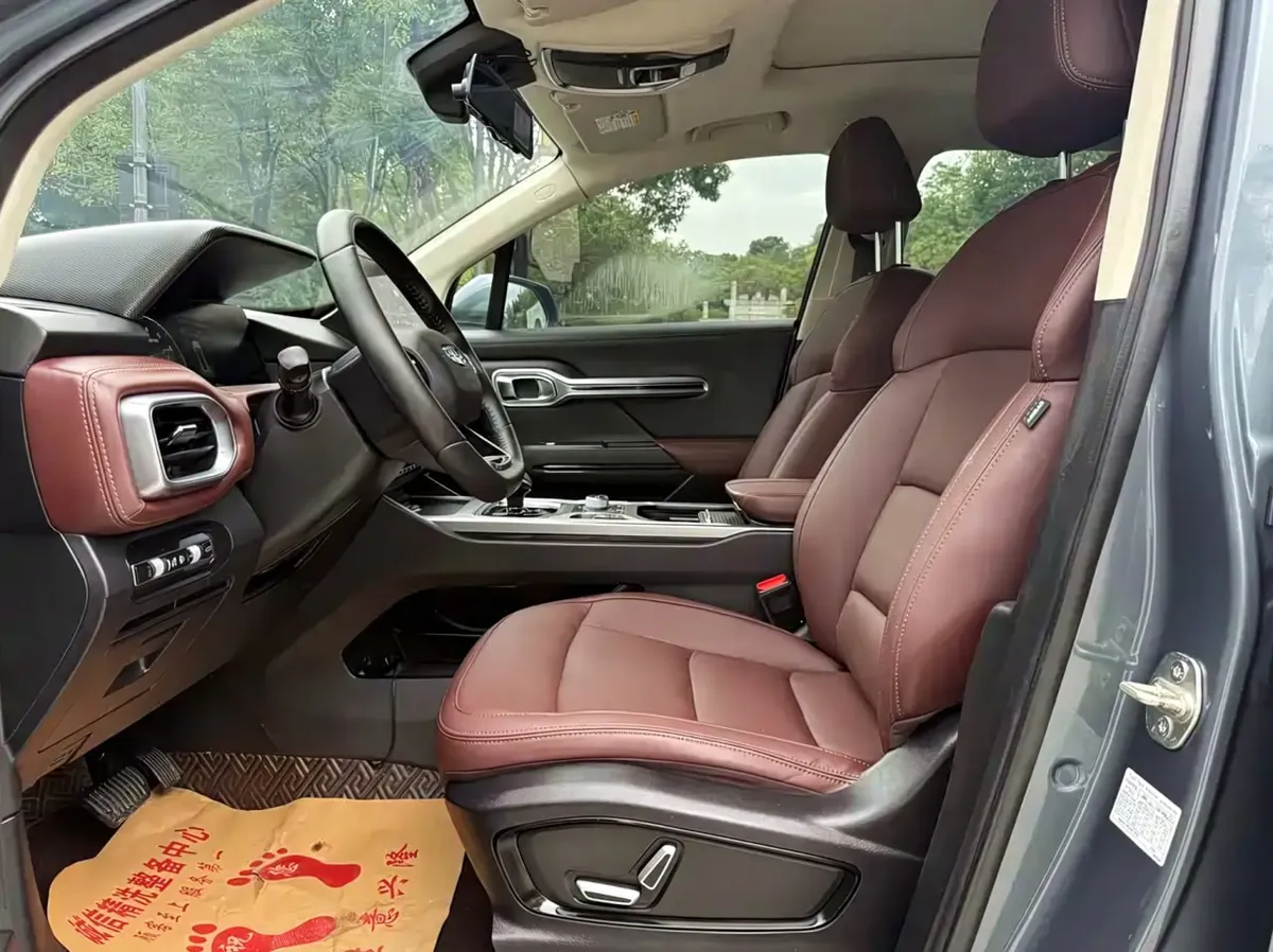 GEELY OKAVANGO LUXURY 7-SEATER 2022