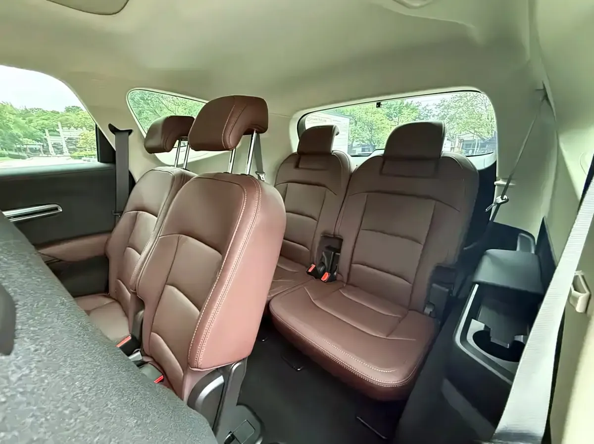 GEELY OKAVANGO LUXURY 7-SEATER 2022