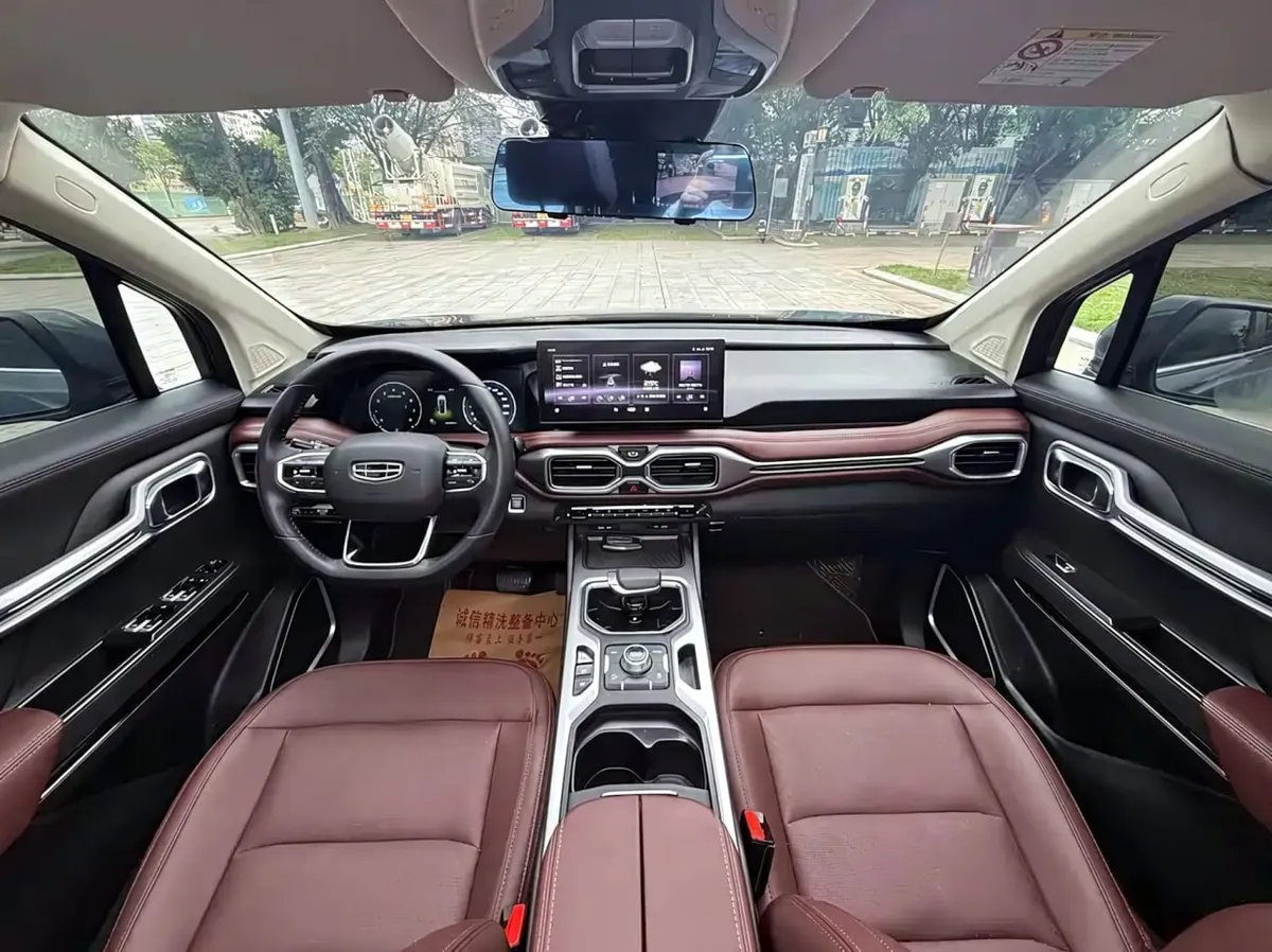 GEELY OKAVANGO LUXURY 7-SEATER 2022