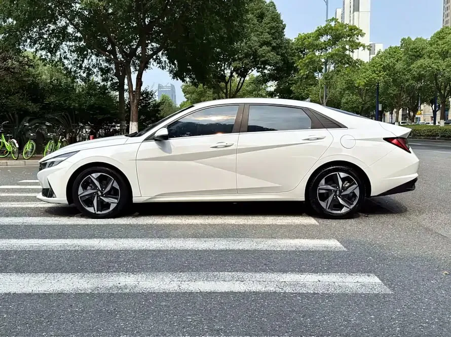HYUNDAI ELANTRA 1.5L CVT LUX PREMIUM EDITION 2022