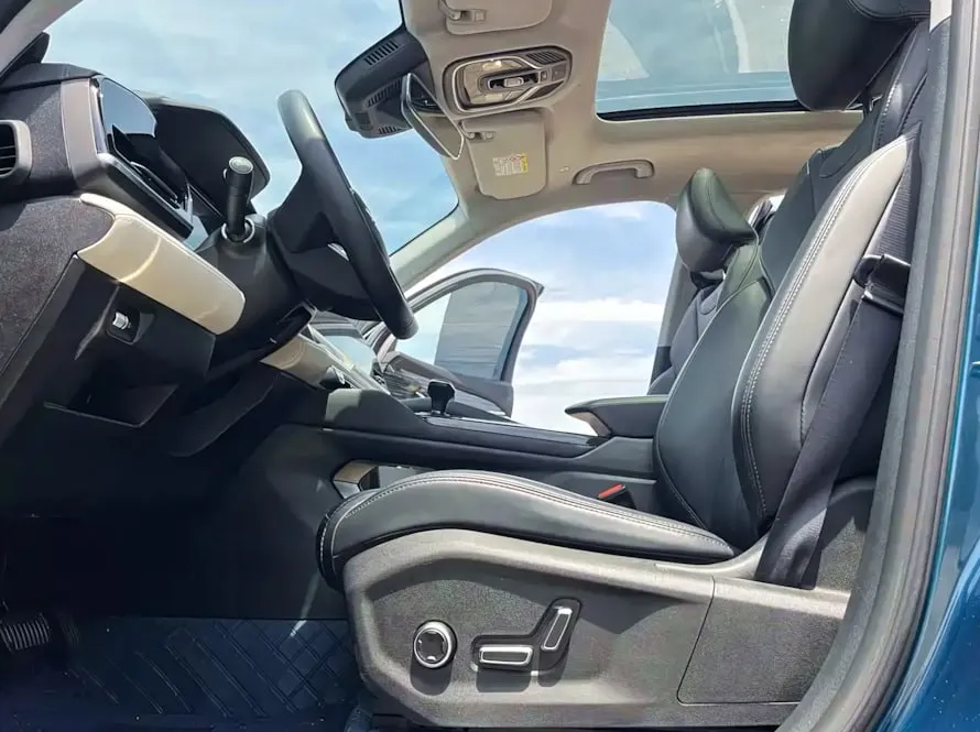 GEELY MONJARO 2.0TD HIGH-POWER AUTOMATIC TWO-WHEEL DRIVE FLAGSHIP EDITION (ФЛАГМАН) 2023