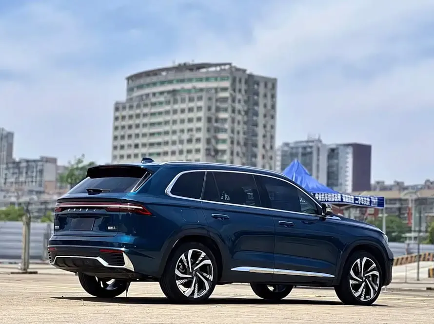 GEELY MONJARO 2.0TD HIGH-POWER AUTOMATIC TWO-WHEEL DRIVE FLAGSHIP EDITION (ФЛАГМАН) 2023