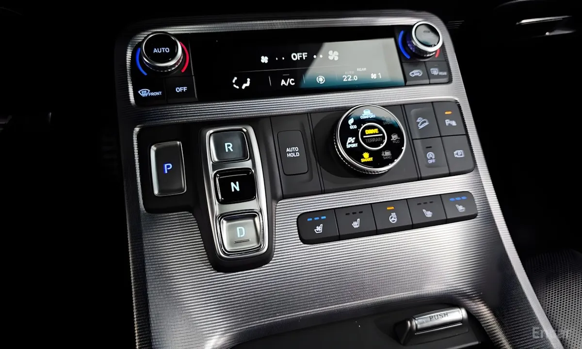 HYUNDAI THE PALISADE VIP VIP (ТОПОВОЕ ИСПОЛНЕНИЕ С РАЗДЕЛЬНЫМИ КАПИТАНСКИМИ КРЕСЛАМИ) 2023