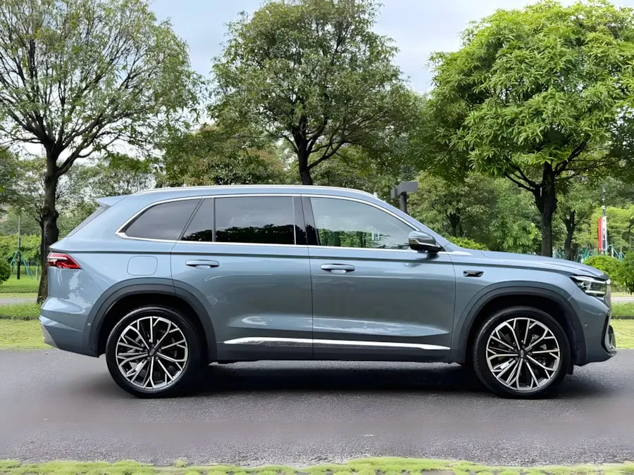 GEELY MONJARO ORIENTAL RADIANCE MOON GAZING EDITION (ЛИМИТИРОВАННЫЙ ФЛАГМАН НА ПОЛНОМ ПРИВОДЕ) 2025
