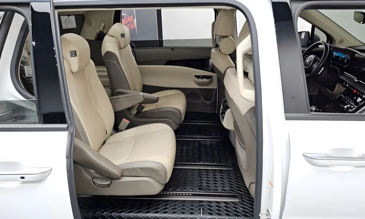 KIA CARNIVAL HIGH LIMOUSINE (СПЕЦИАЛЬНАЯ СЕРИЯ С ВЫСОКОЙ КРЫШЕЙ И VIP-ОСНАЩЕНИЕМ) 2021