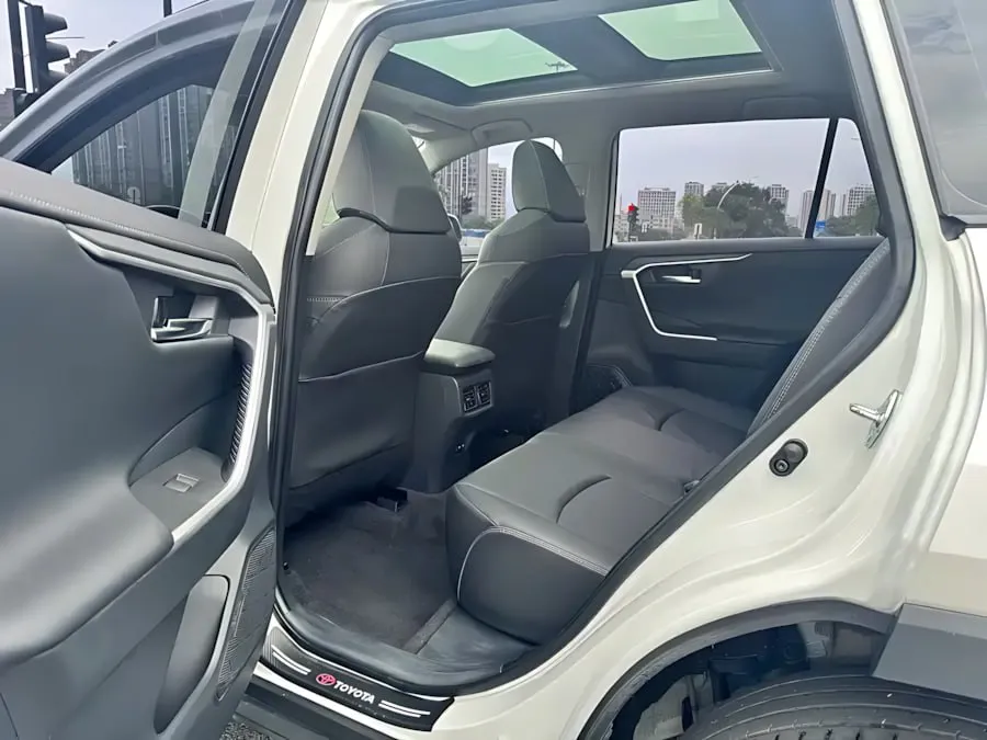 TOYOTA RAV4 20TH ANNIVERSARY PLATINUM EDITION 2023