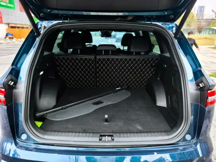 GEELY MONJARO SMART EDITION (МАКСИМАЛЬНЫЙ НАБОР ДОРОЖНЫХ АССИСТЕНТОВ И ПРЕМИУМ-ОПЦИЙ) 2022