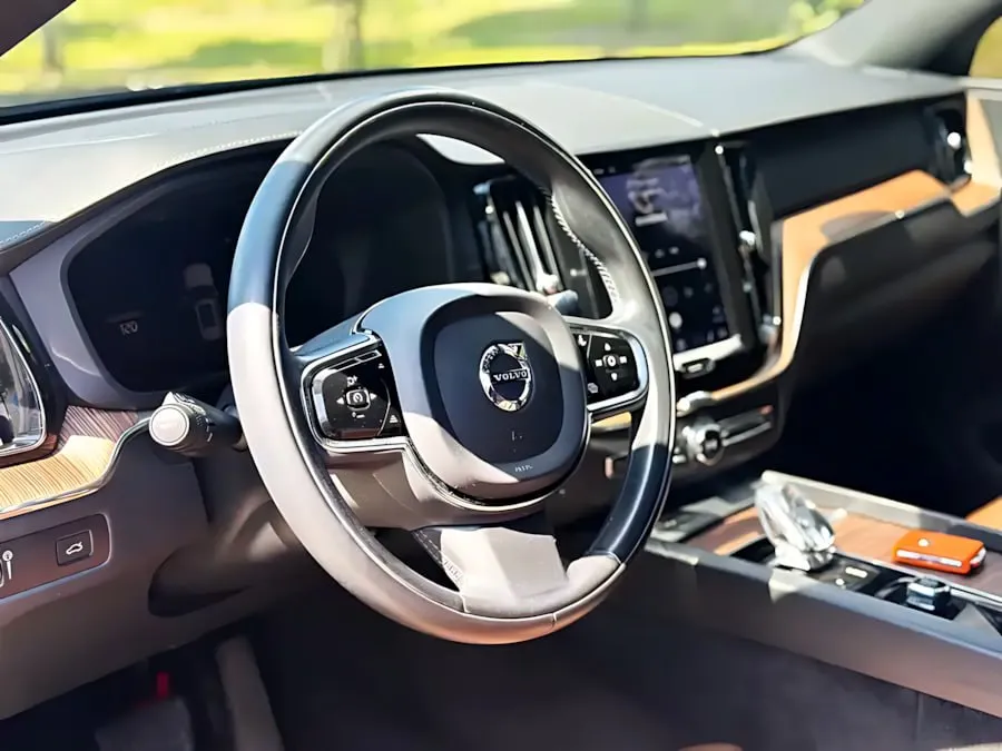 VOLVO XC60 B5 AWD INSCRIPTION LUXURY EDITION (МАКСИМАЛЬНАЯ ДЛЯ ЭТОГО МОТОРА) 2022