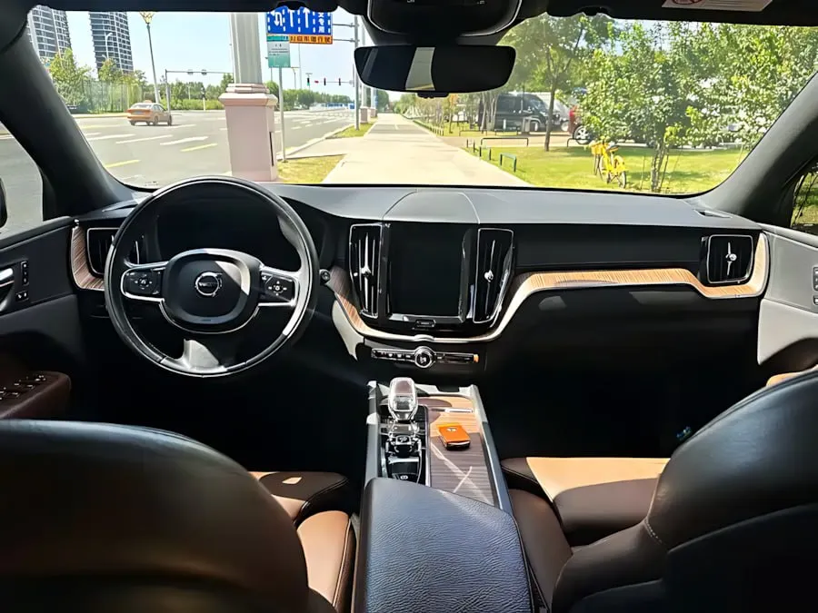 VOLVO XC60 B5 AWD INSCRIPTION LUXURY EDITION (МАКСИМАЛЬНАЯ ДЛЯ ЭТОГО МОТОРА) 2022