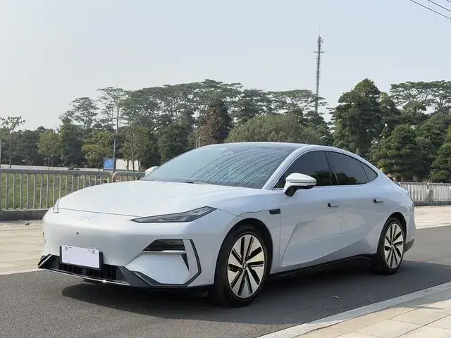 GEELY GALAXY E8 2024