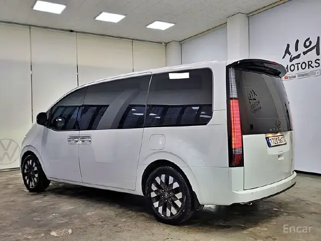 HYUNDAI STARIA LOUNGE 2023
