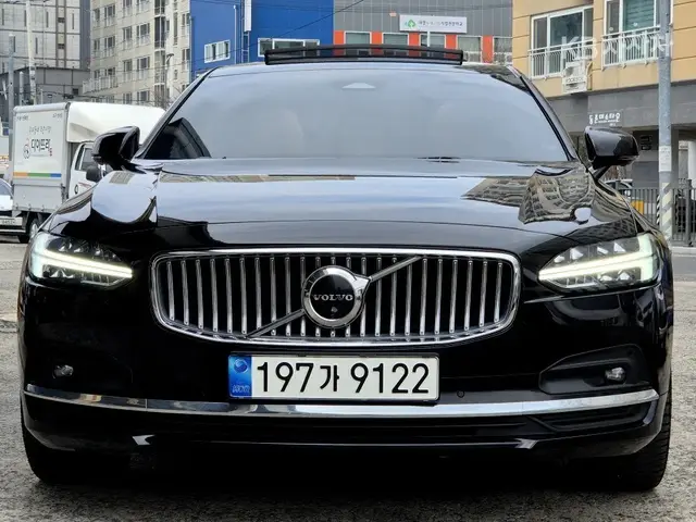 VOLVO S90 2023