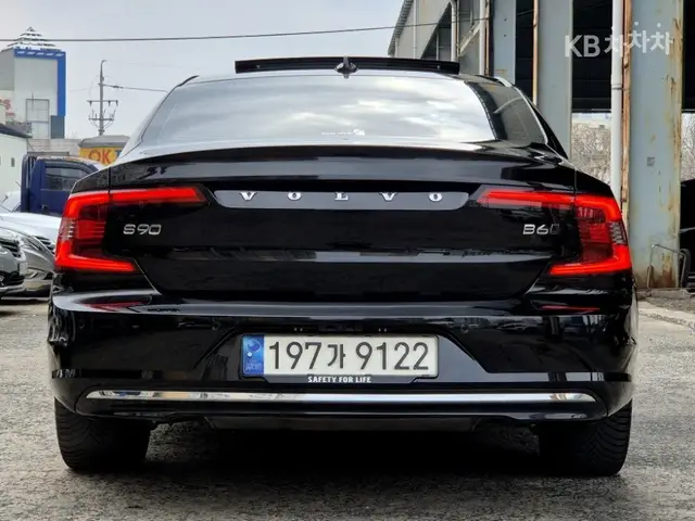 VOLVO S90 2023